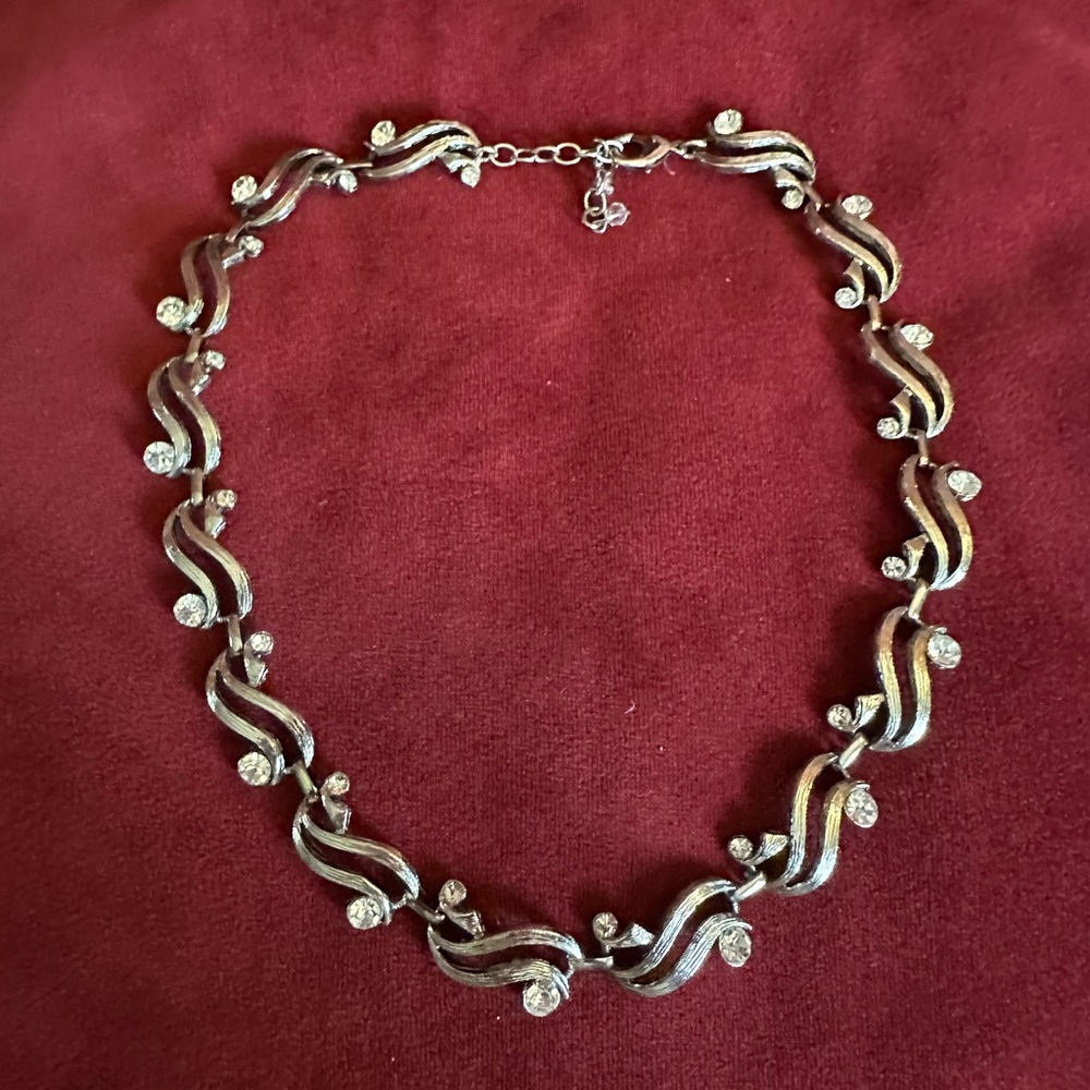 Silver-Tone vintage Wave Crystal Necklace - Women's Jewelry